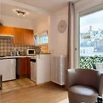 Stylish Studio W Balcony In 16Th - Eiffel Tower