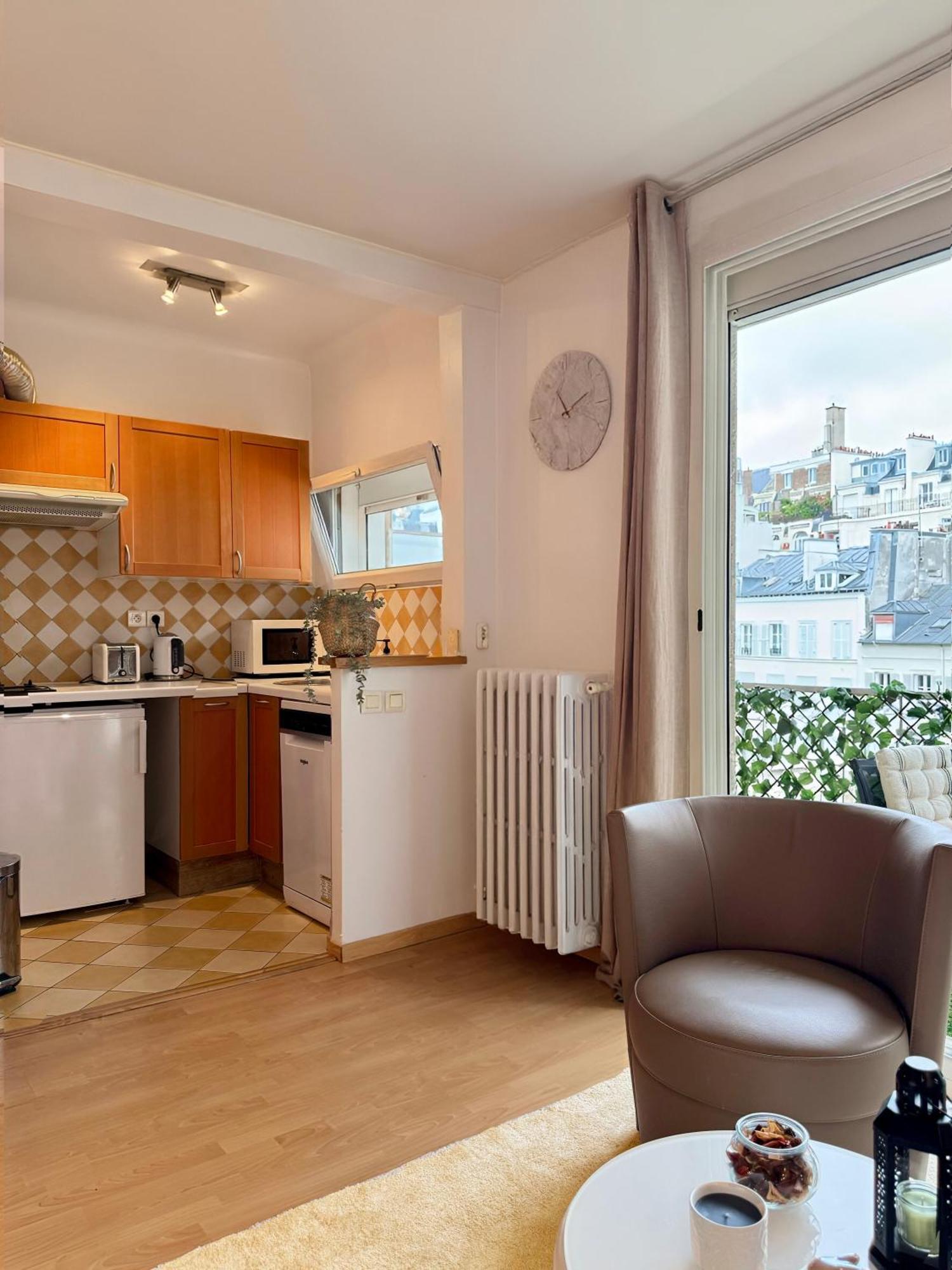 Stylish W Balcony In 16th - Eiffel Tower *